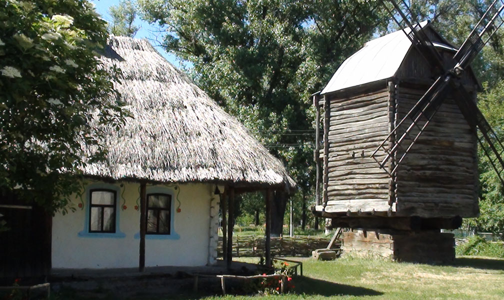 Народної архітектури, побуту та дитячої творчості музей (с. Прелесне)